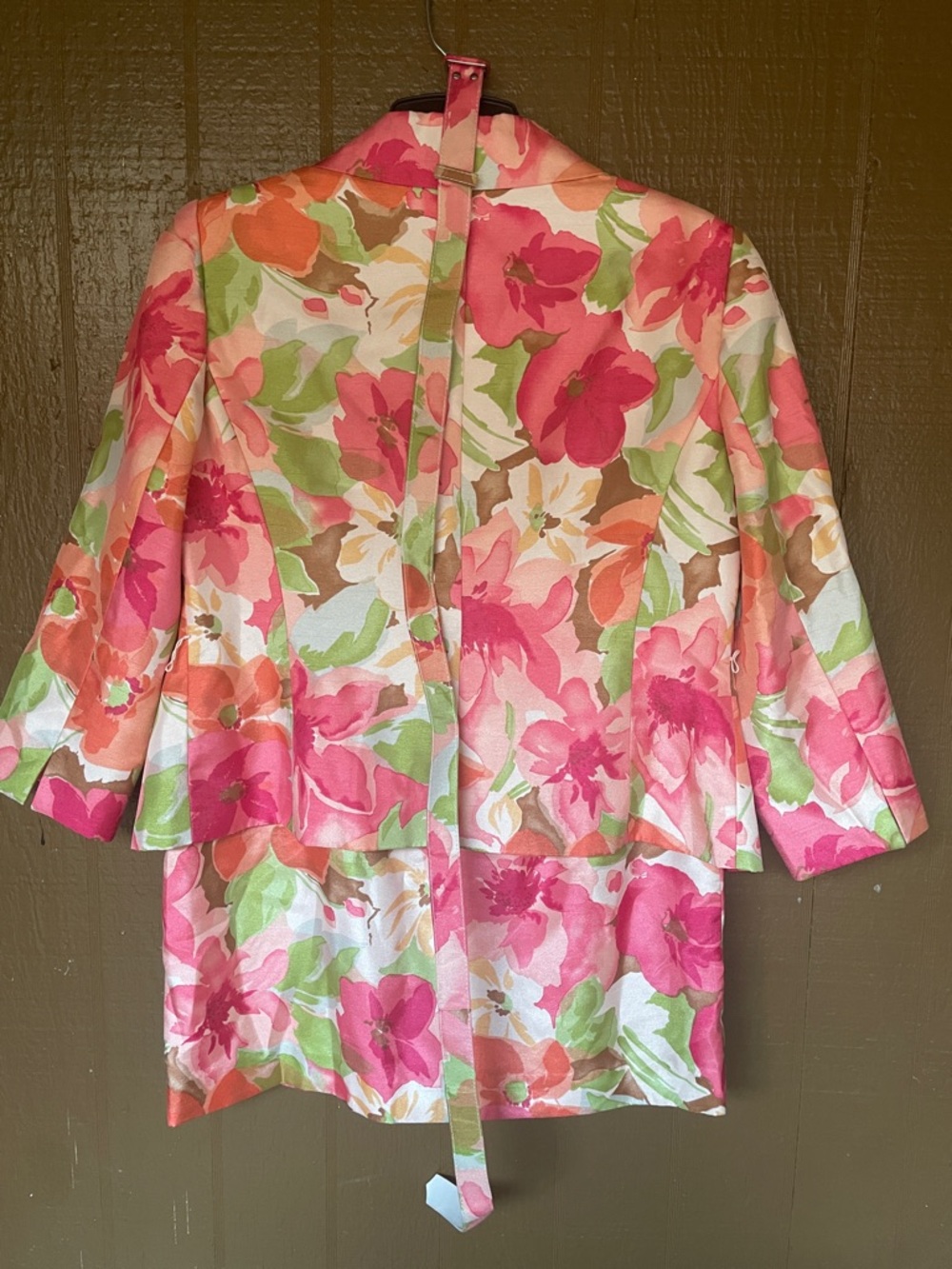 Le Suit Pink Coral Floral Women's Blazer
And Skirt Suit - Picture 4 of 5